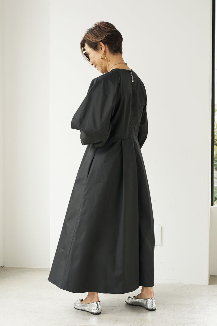 Volume sleeve dress