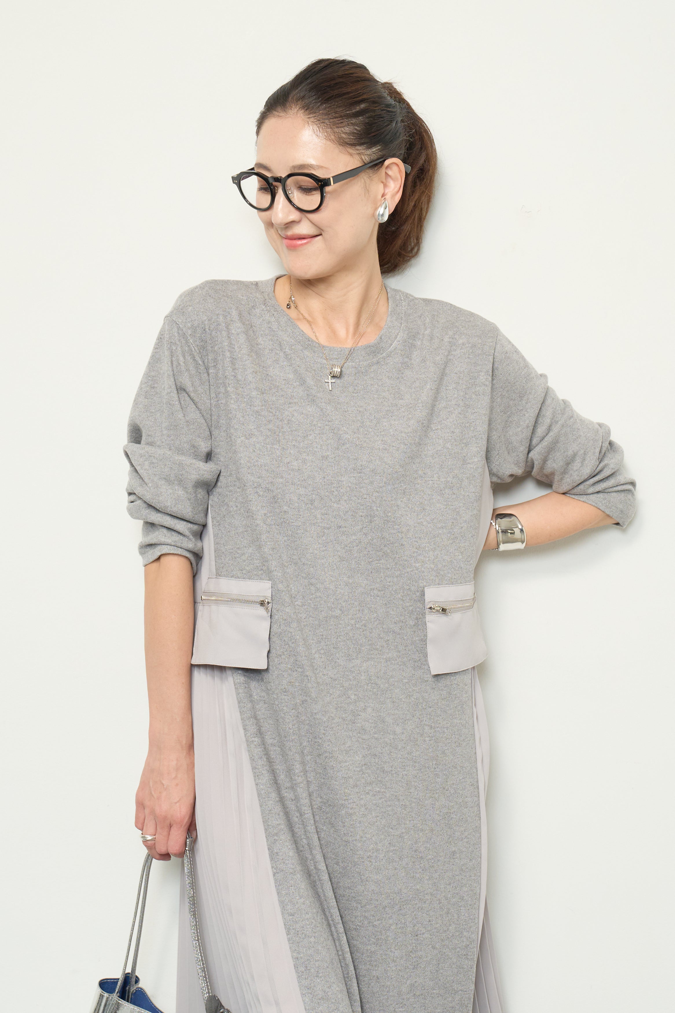 【新品、タグ付き】PLUS OTO.HA サイドプリーツニットワンピース ジップポケットデザイン サイドプリーツワンピース – plusotoha