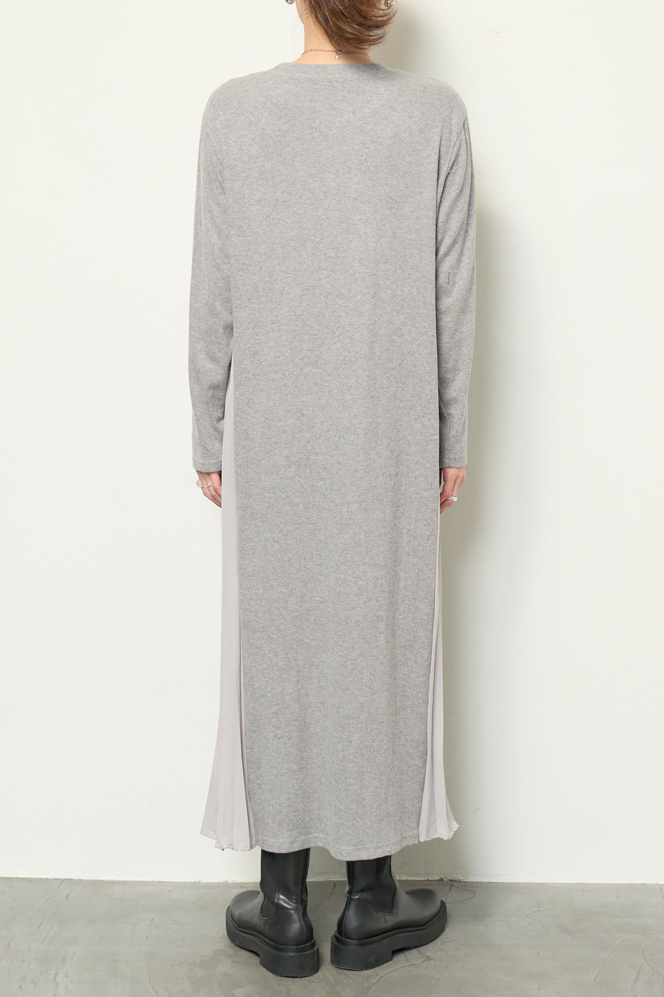 【新品、タグ付き】PLUS OTO.HA サイドプリーツニットワンピース ジップポケットデザイン サイドプリーツワンピース – plusotoha