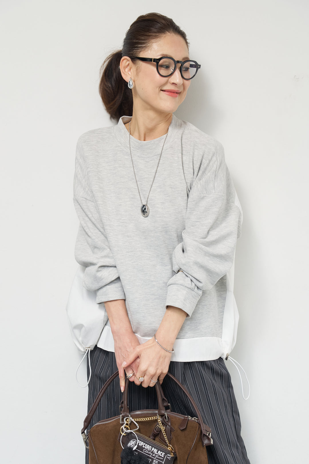 裾切替ハイネックプルオーバー