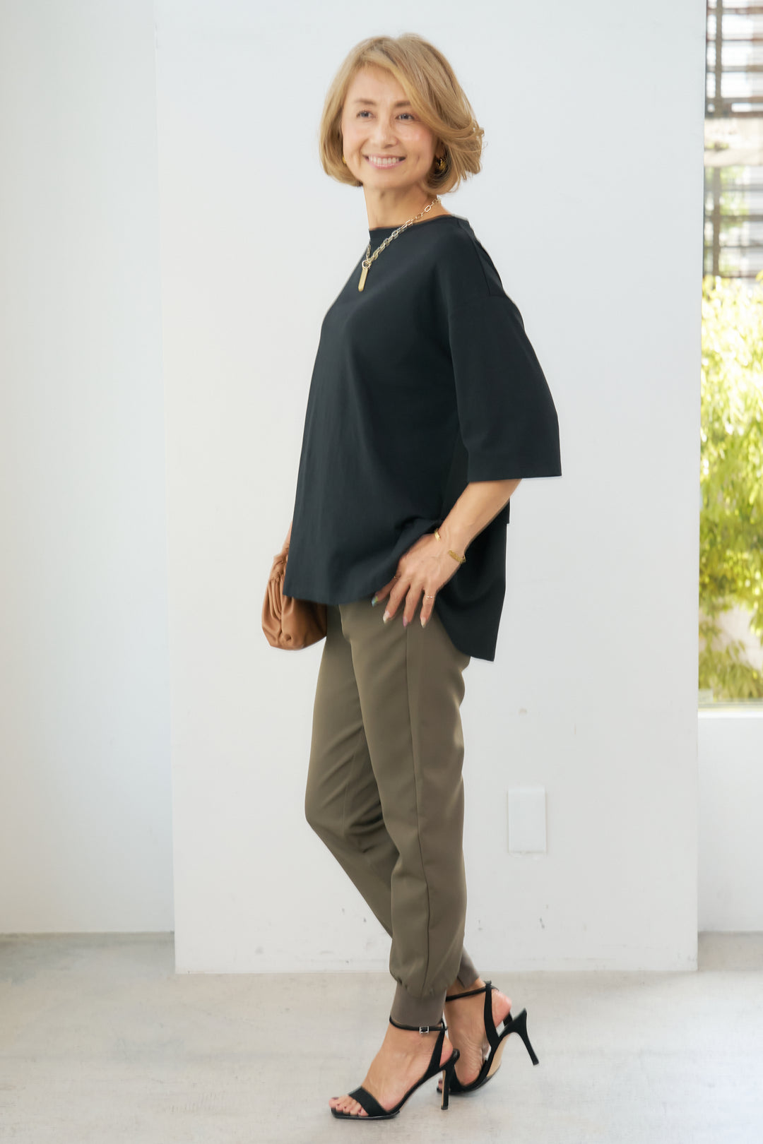 [SET] [Cool to the touch] Compact smooth back frill pullover + double georgette hem slit jogger pants (2 sets)