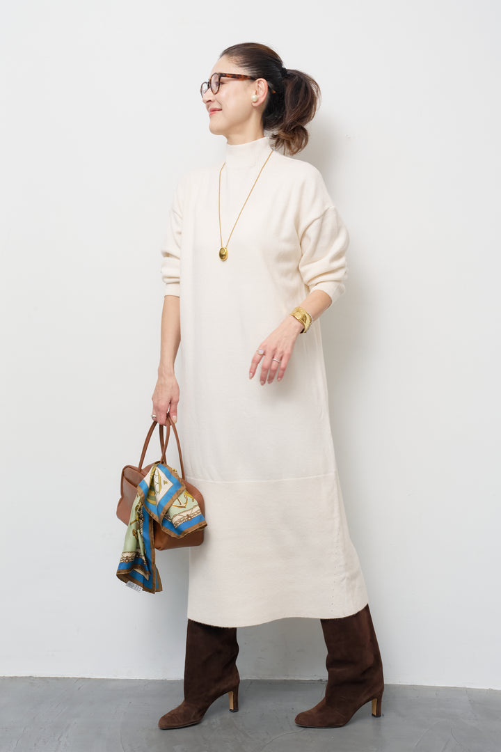 モックネックニットワンピース