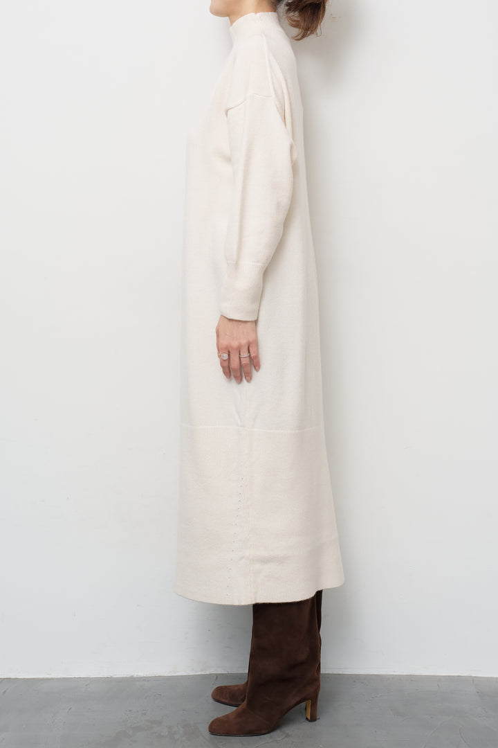 モックネックニットワンピース