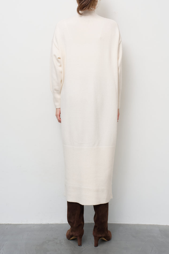 モックネックニットワンピース