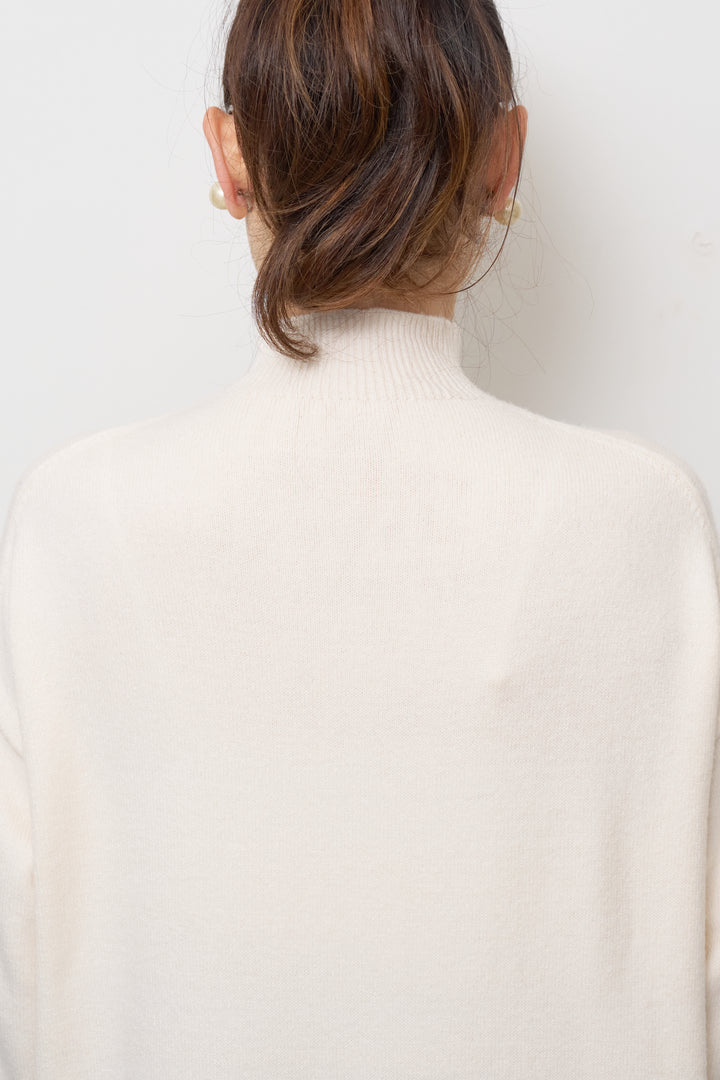 モックネックニットワンピース