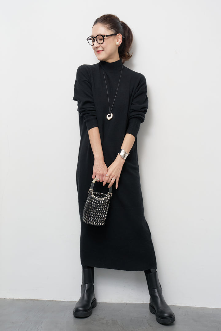 モックネックニットワンピース