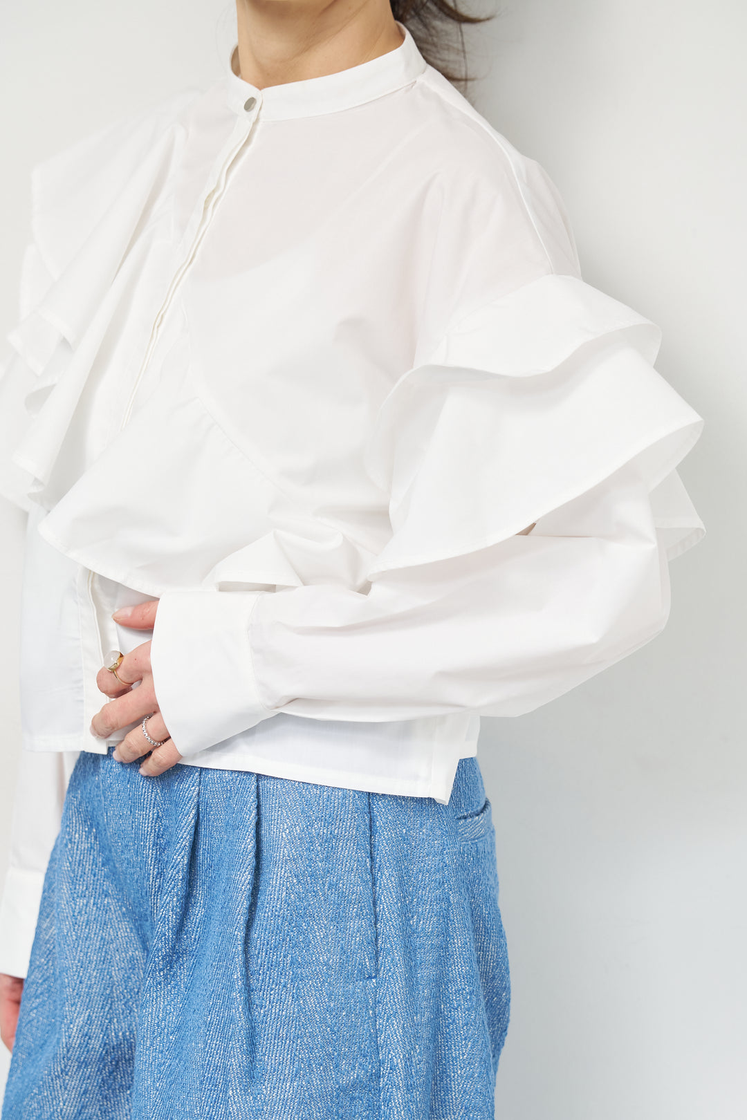 ショートアシメラッフルシャツ