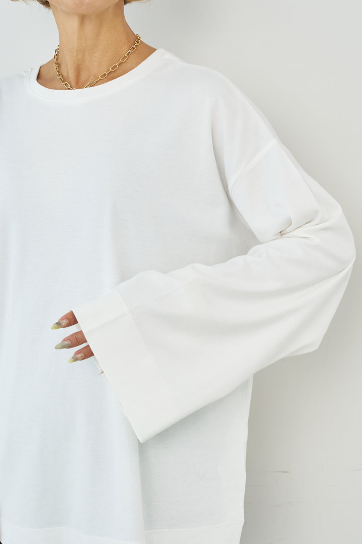 Smooth touch under sleeve design pullover