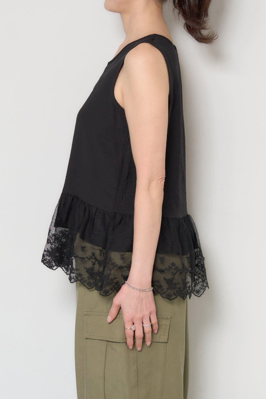 裾レース切替ノースリーブトップス