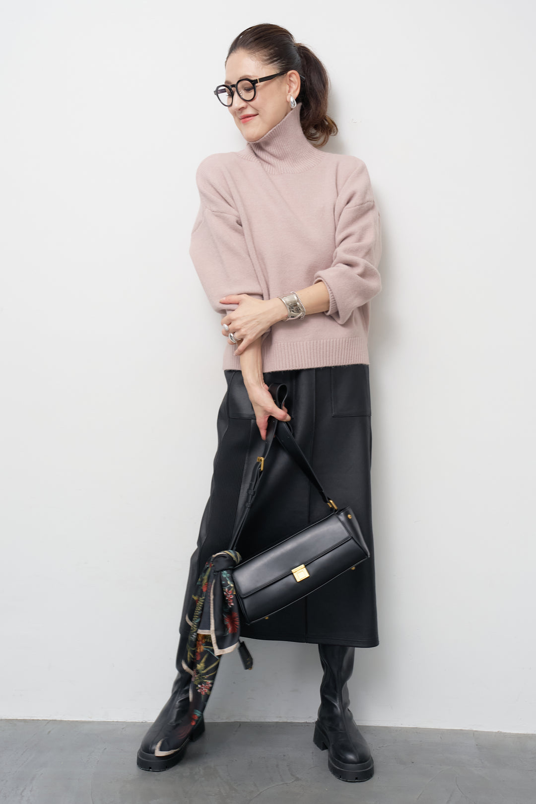 ミニマルハイゲージタートルニット