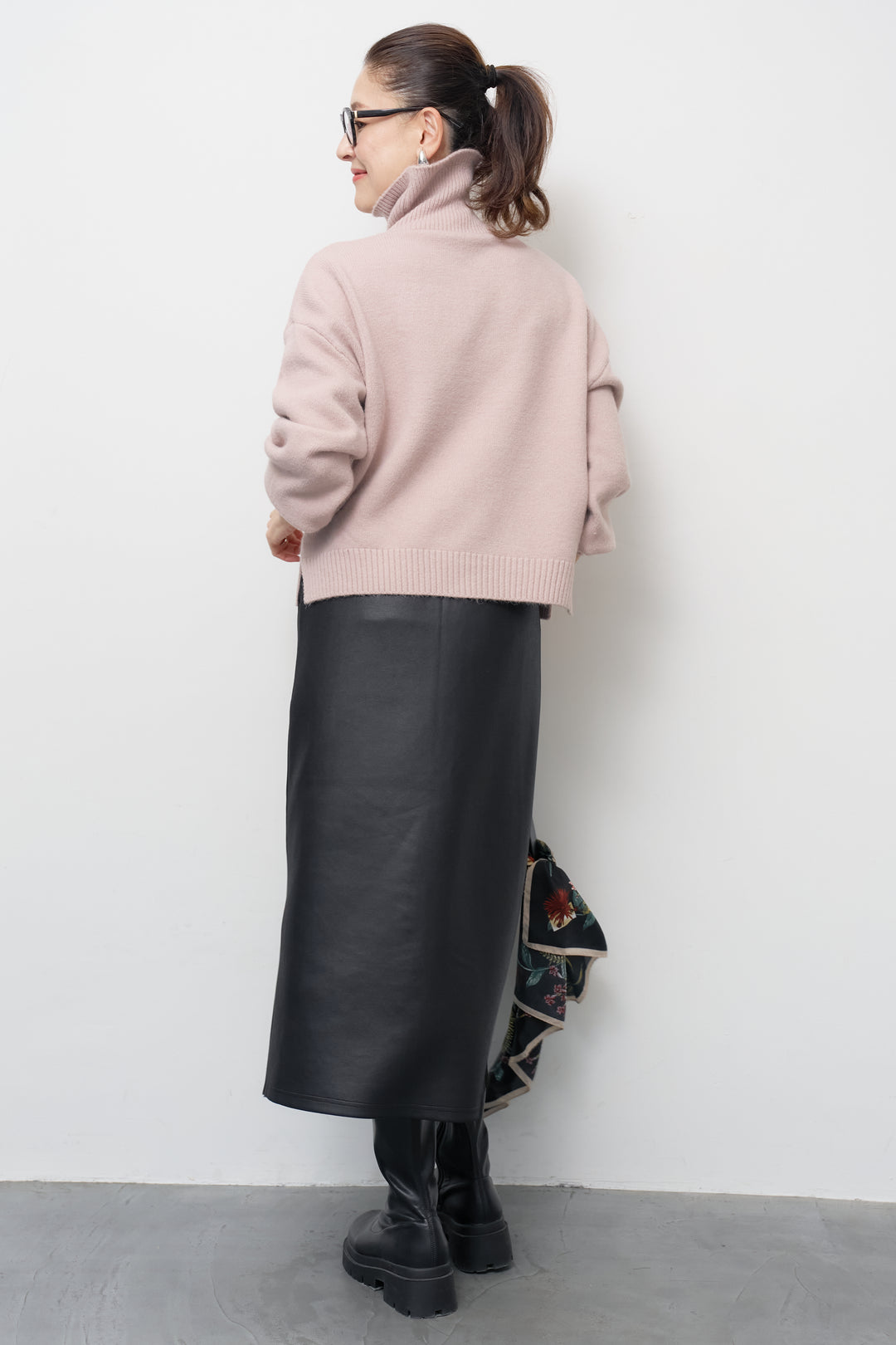 ミニマルハイゲージタートルニット