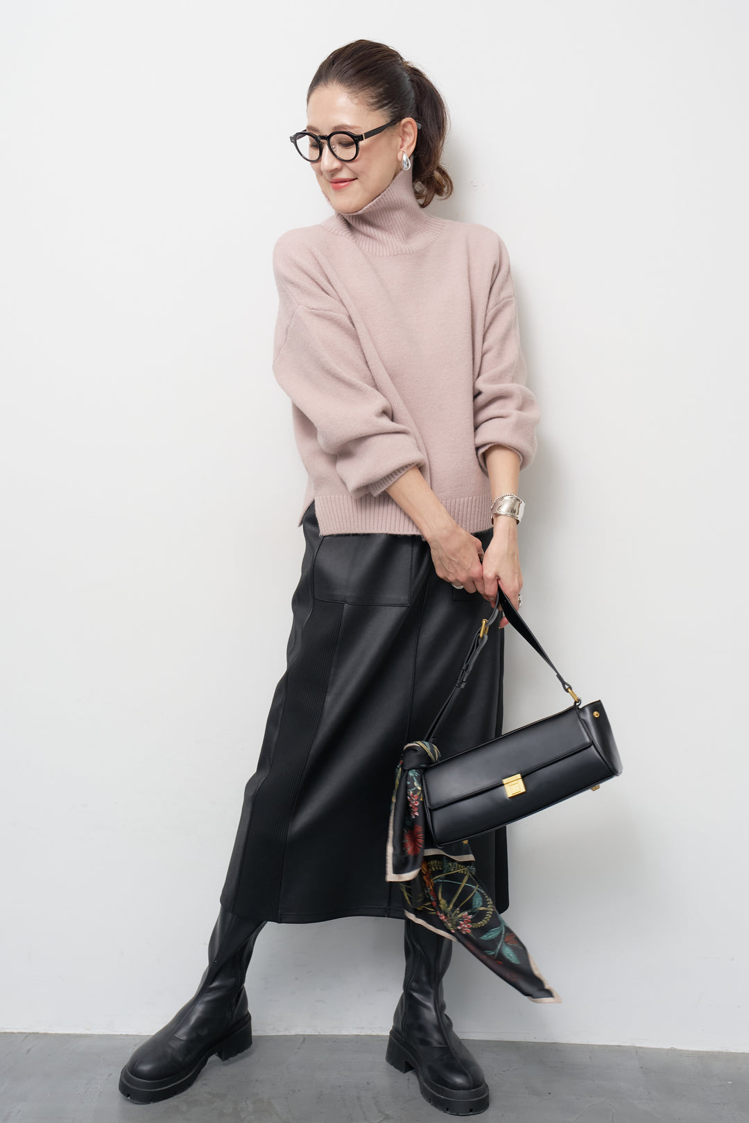 ミニマルハイゲージタートルニット