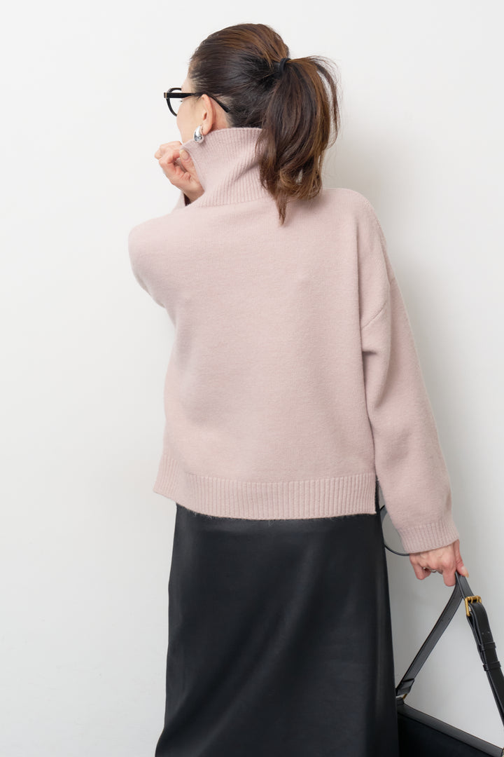 ミニマルハイゲージタートルニット