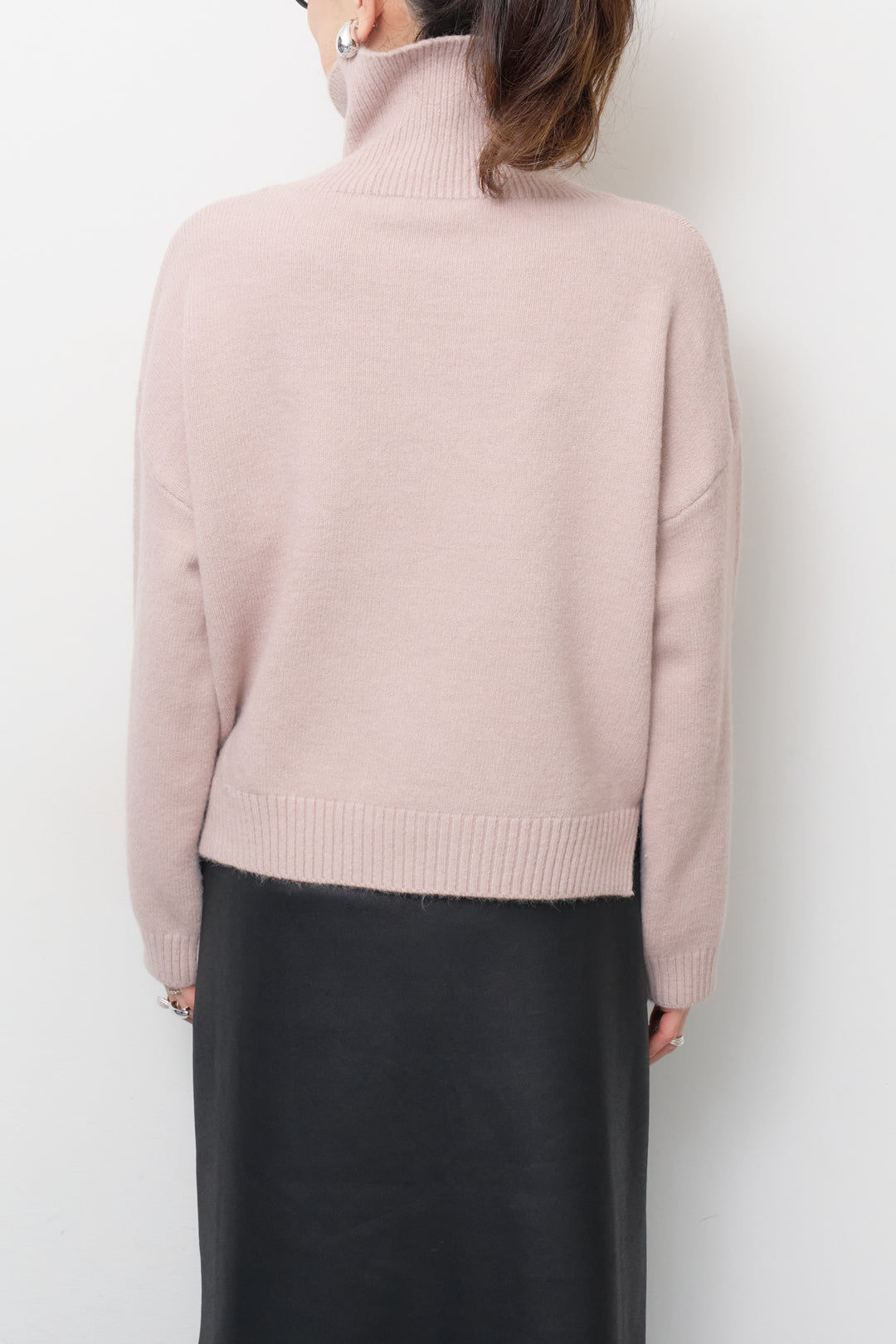 ミニマルハイゲージタートルニット