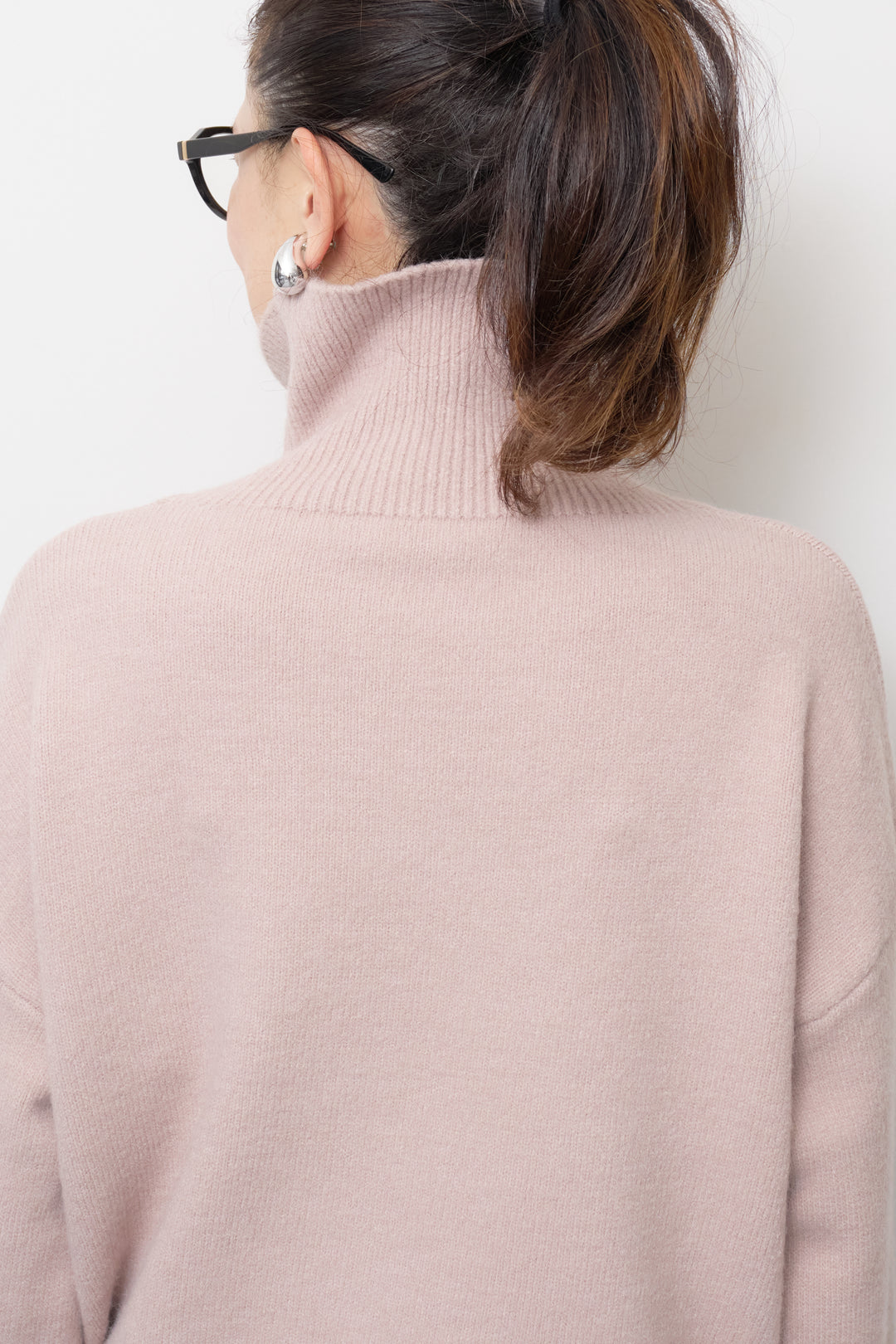 ミニマルハイゲージタートルニット