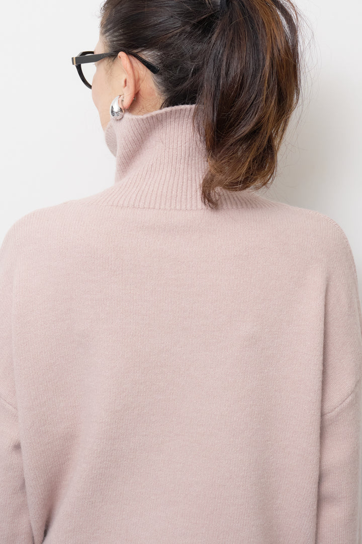 ミニマルハイゲージタートルニット