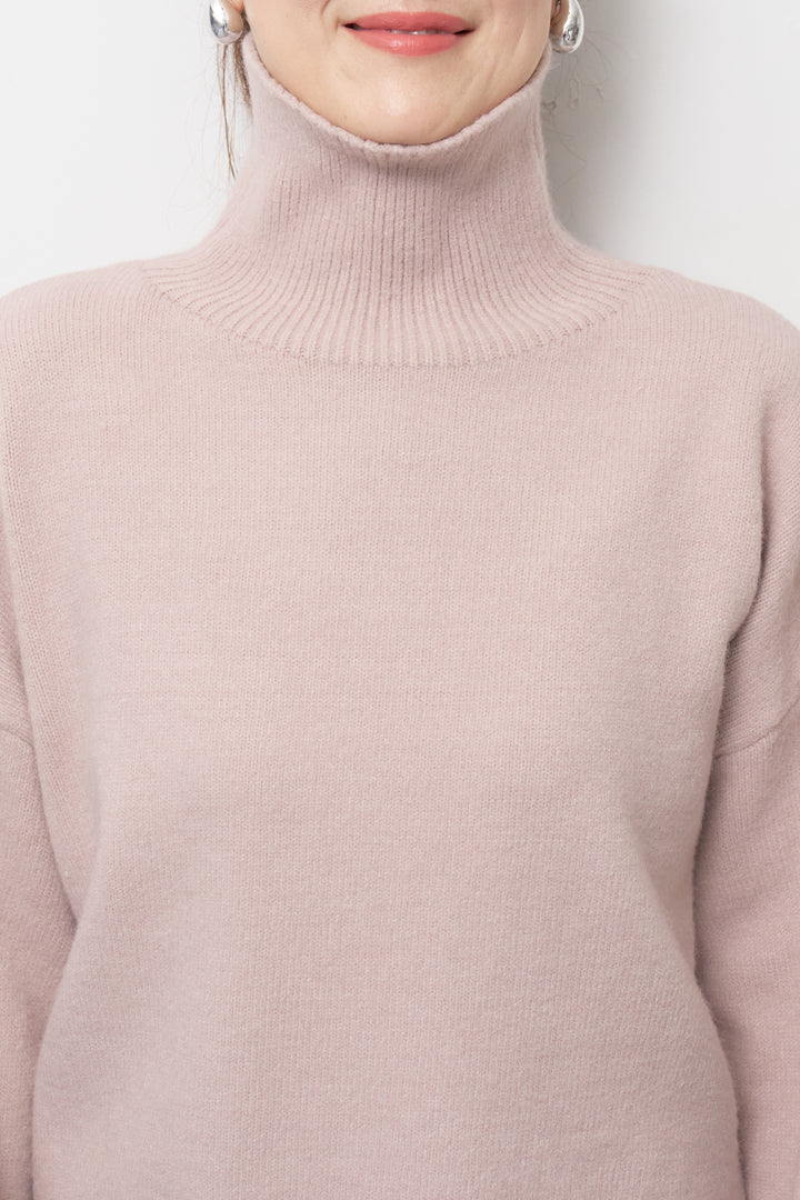 ミニマルハイゲージタートルニット