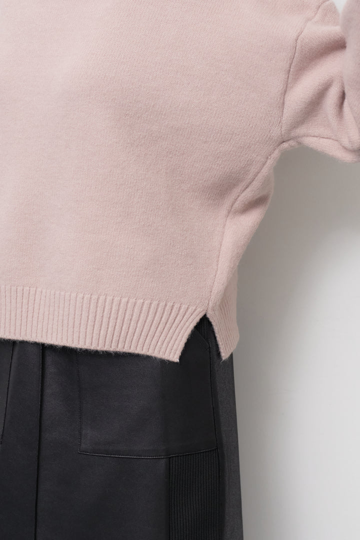 ミニマルハイゲージタートルニット