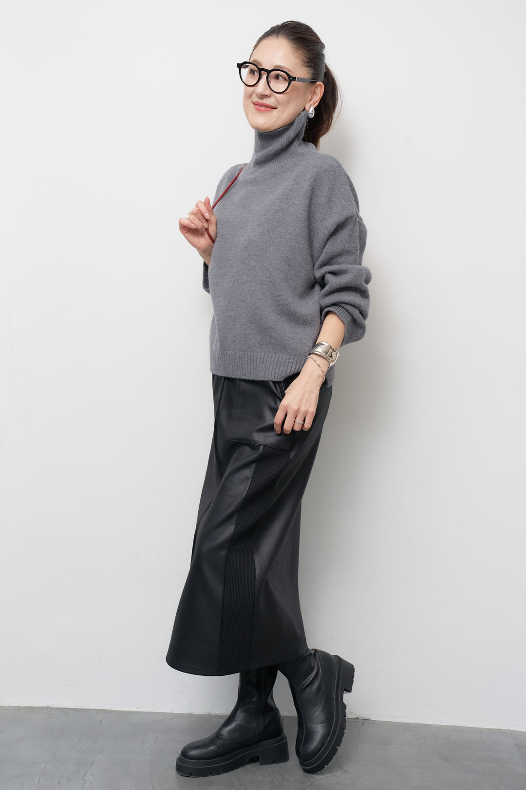 ミニマルハイゲージタートルニット