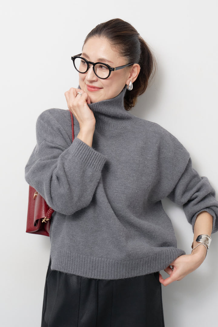 ミニマルハイゲージタートルニット