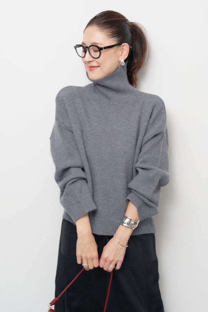 ミニマルハイゲージタートルニット