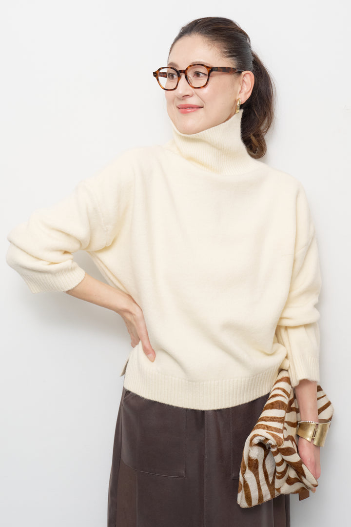 ミニマルハイゲージタートルニット