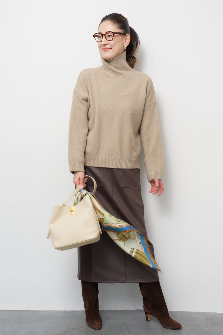 ミニマルハイゲージタートルニット