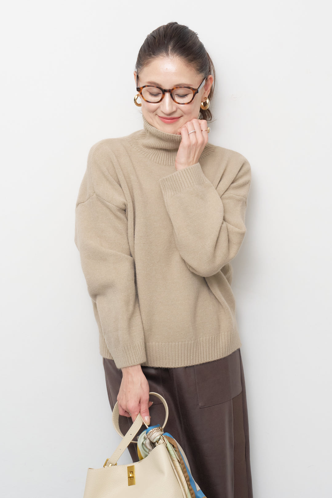 ミニマルハイゲージタートルニット