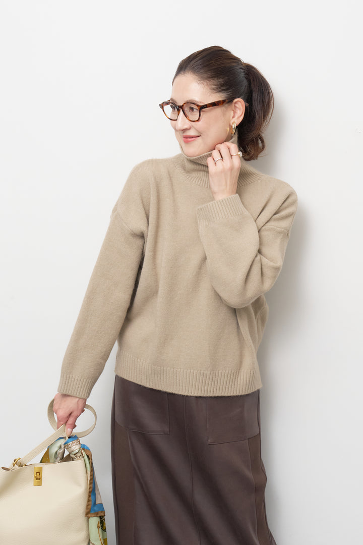 ミニマルハイゲージタートルニット