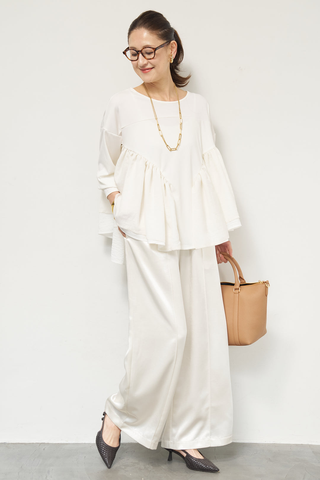 サテンワイドパンツ