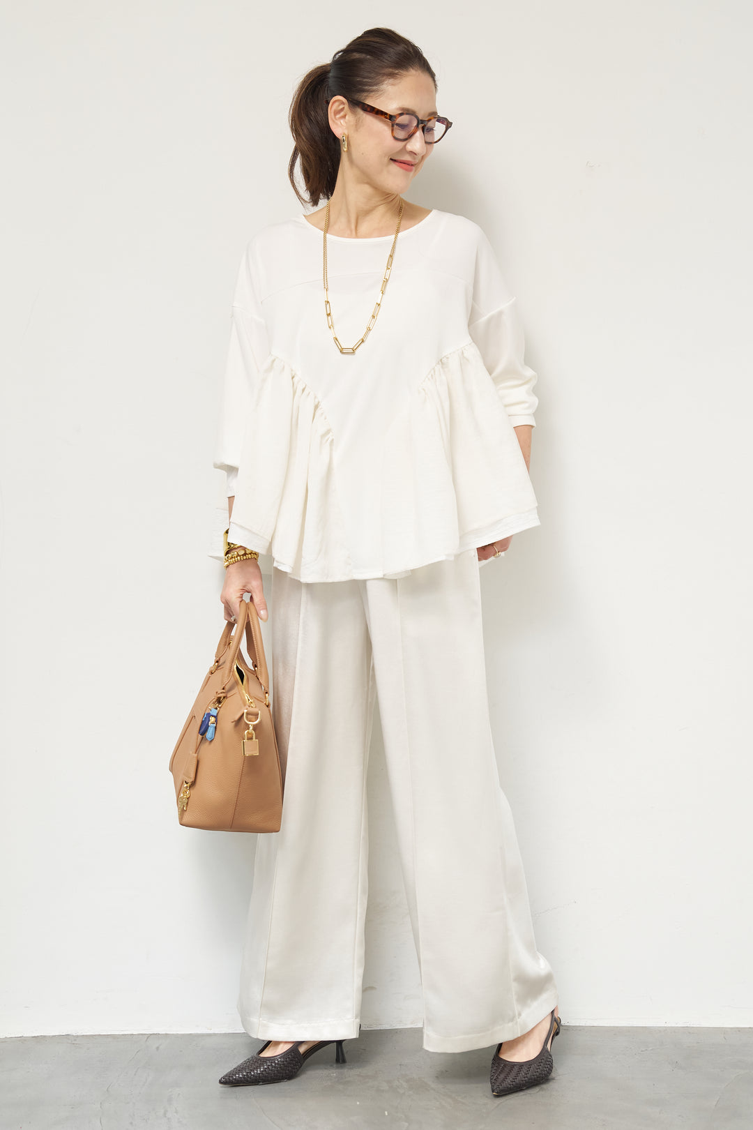 サテンワイドパンツ