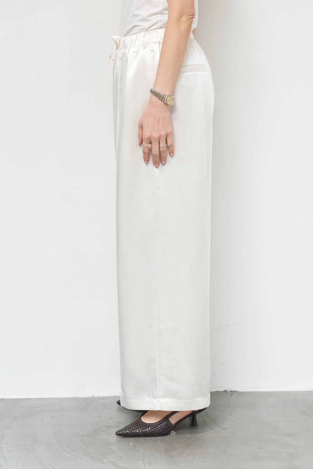 サテンワイドパンツ