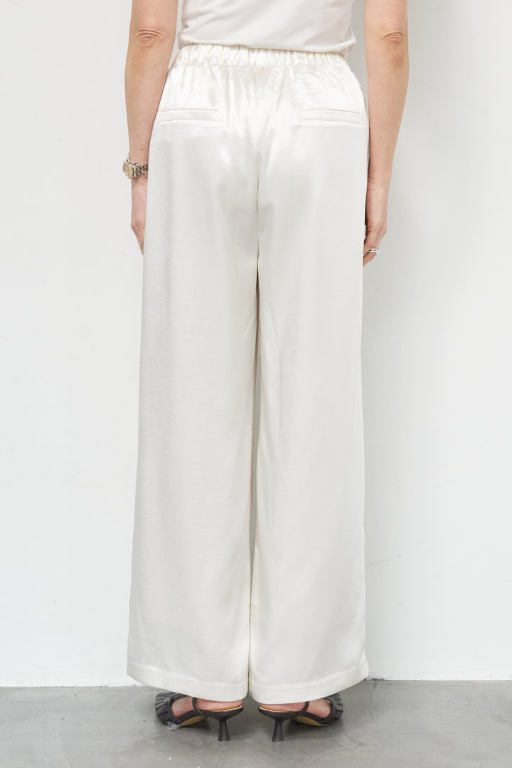 サテンワイドパンツ