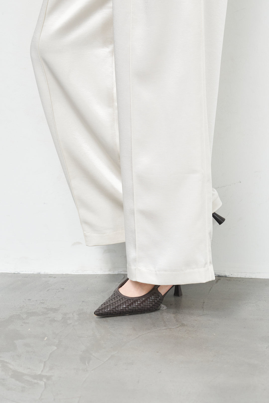 サテンワイドパンツ