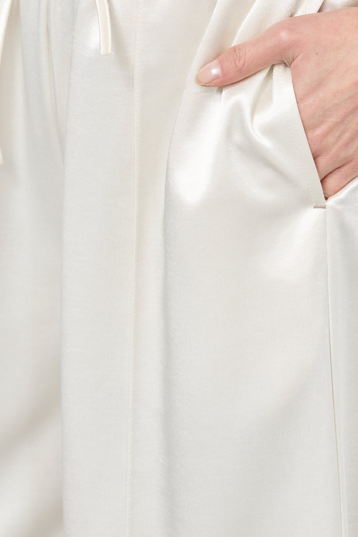 サテンワイドパンツ