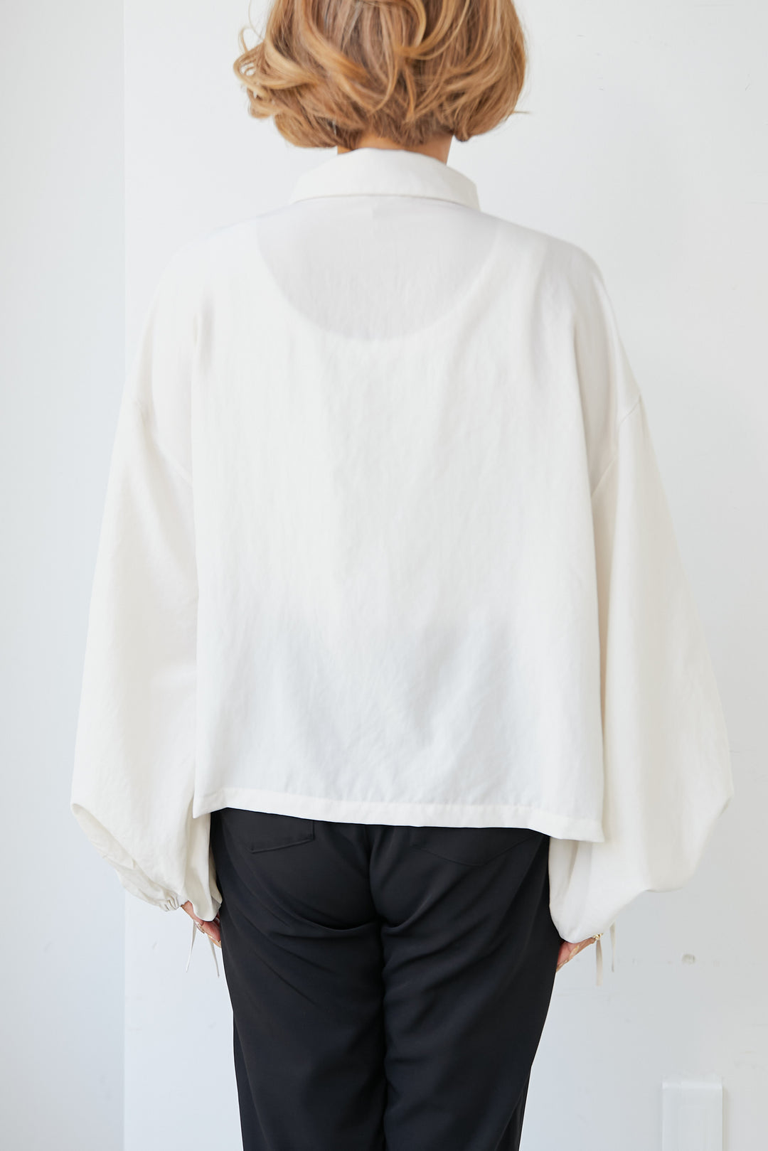 Volume sleeve gathered blouse