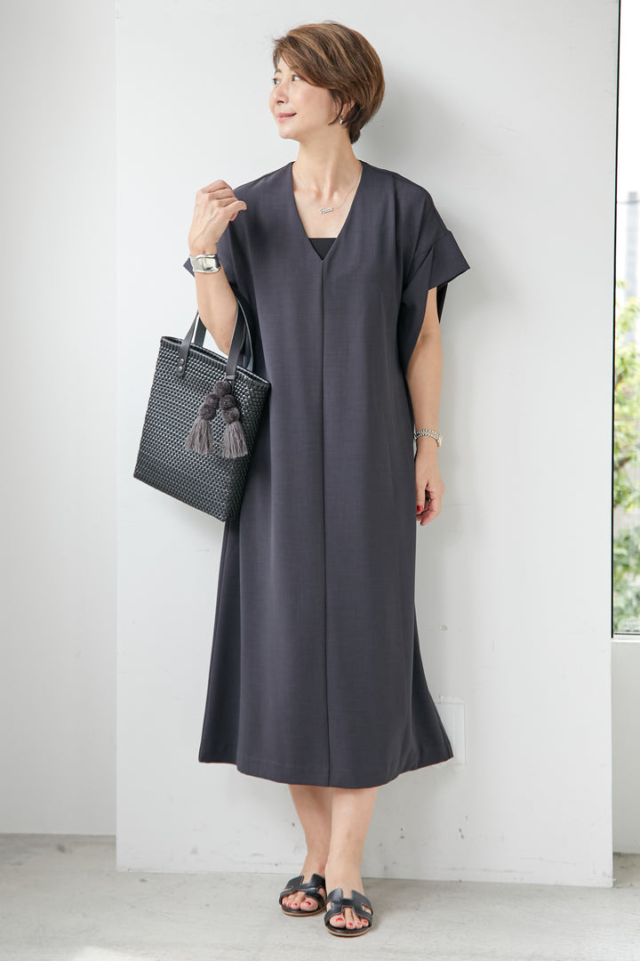 [Cool to the touch] V-neck flare dress