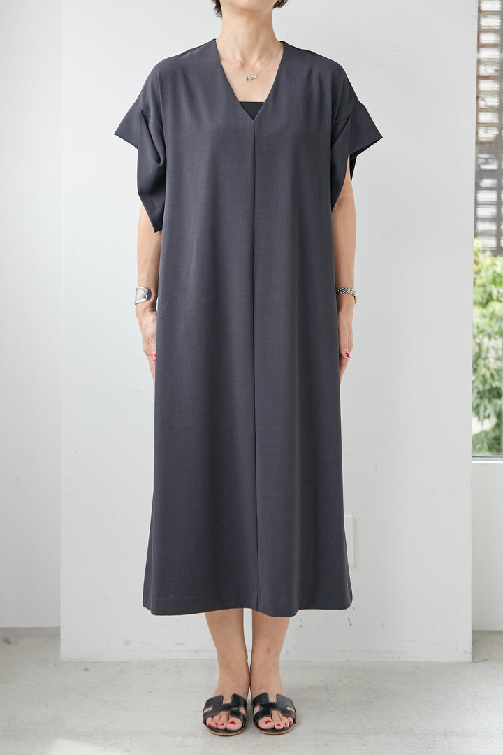 [Cool to the touch] V-neck flare dress