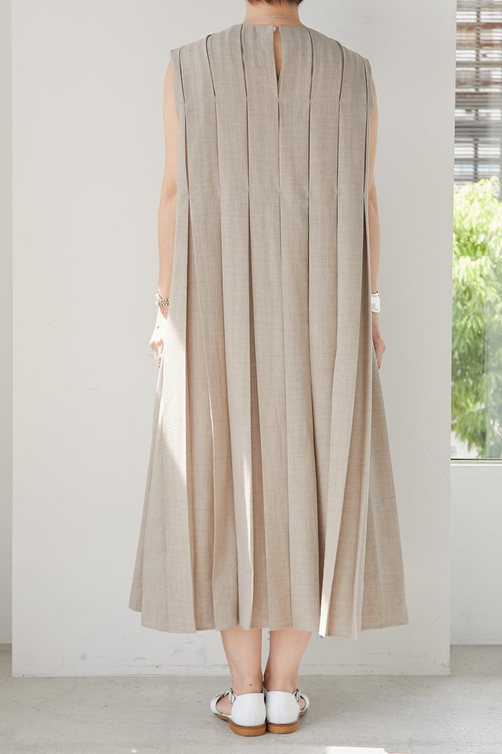 Pleated waist tuck dress