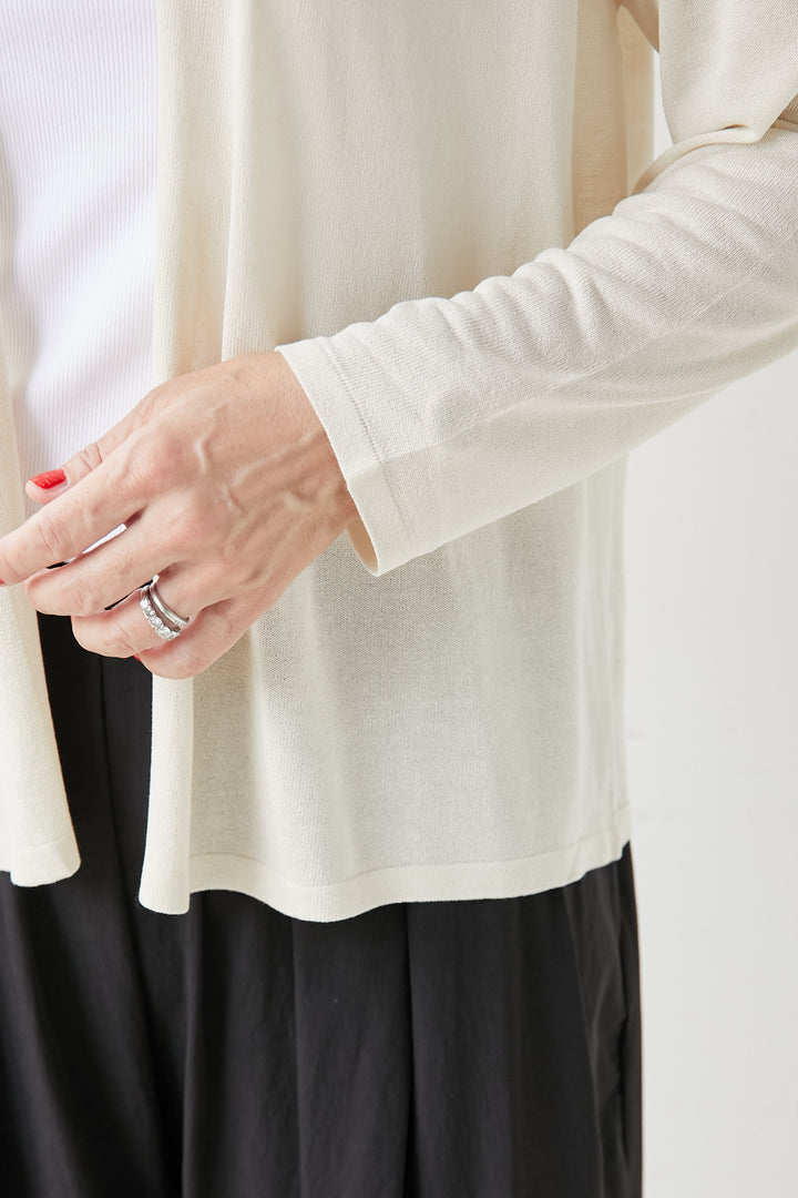 [Cool to the touch/UV protection] Cool viscose yoke switching cardigan