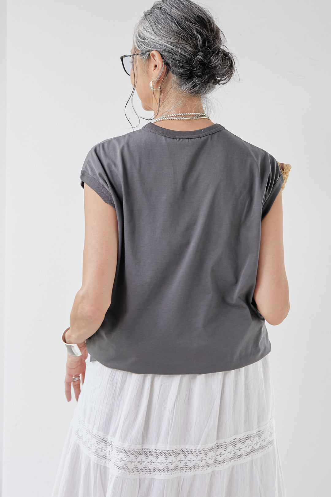 [Made in Japan] Round neck sleeveless