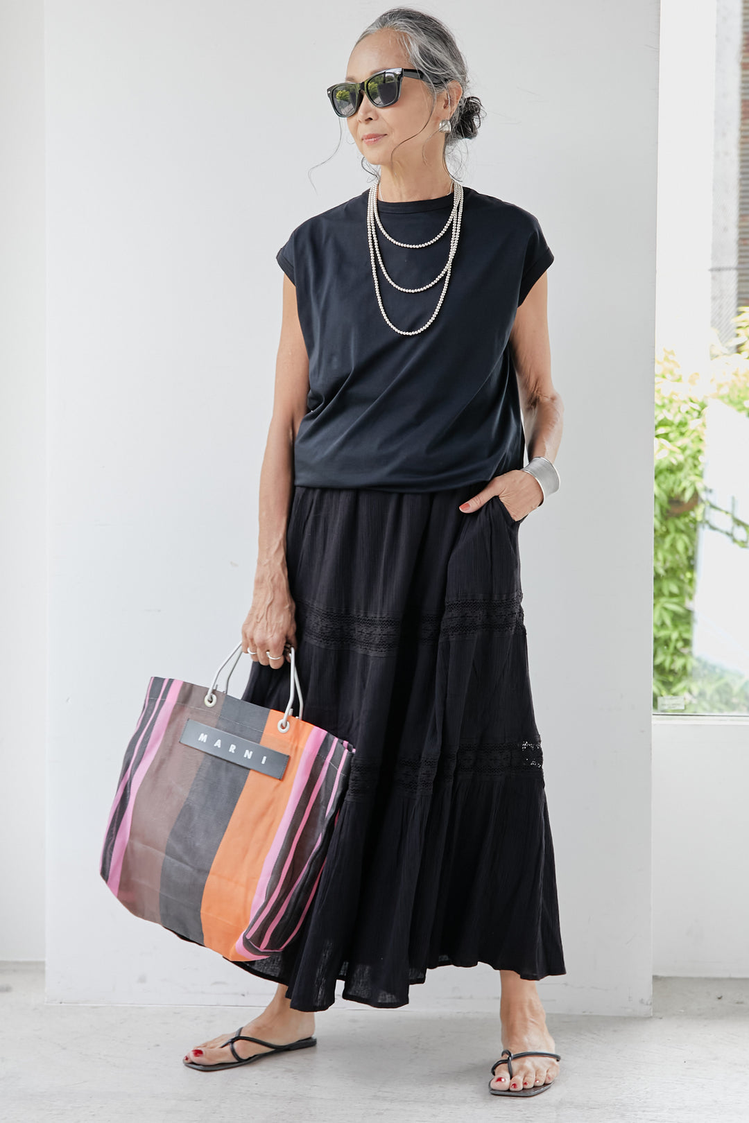 [SET] Round neck sleeveless top + cotton lace tiered skirt (2set)