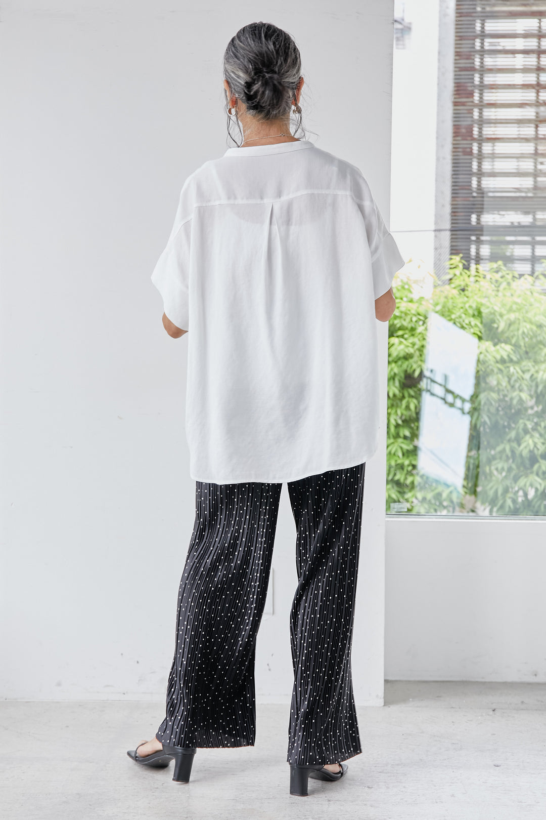 [Self-cut hem] Polka dot pleated pants