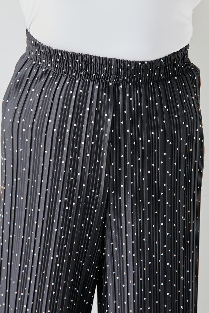 [Self-cut hem] Polka dot pleated pants