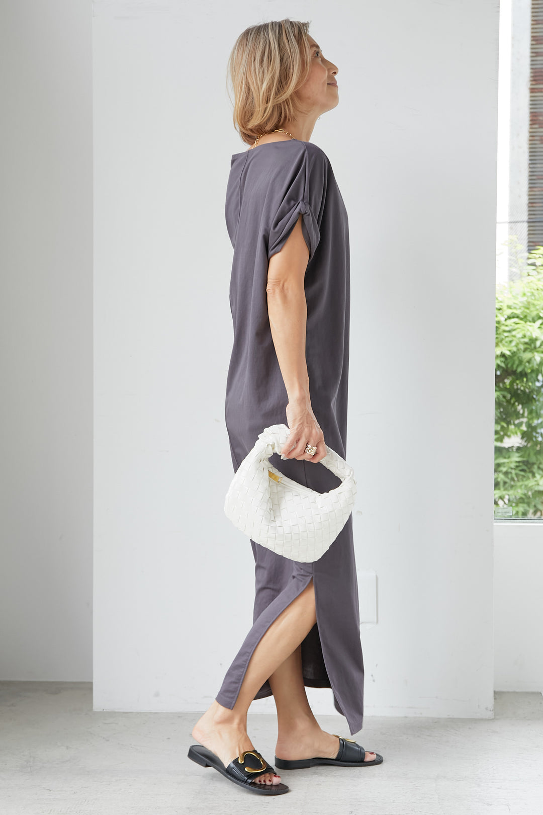 [Cool to the touch] Asymmetrical shoulder dress