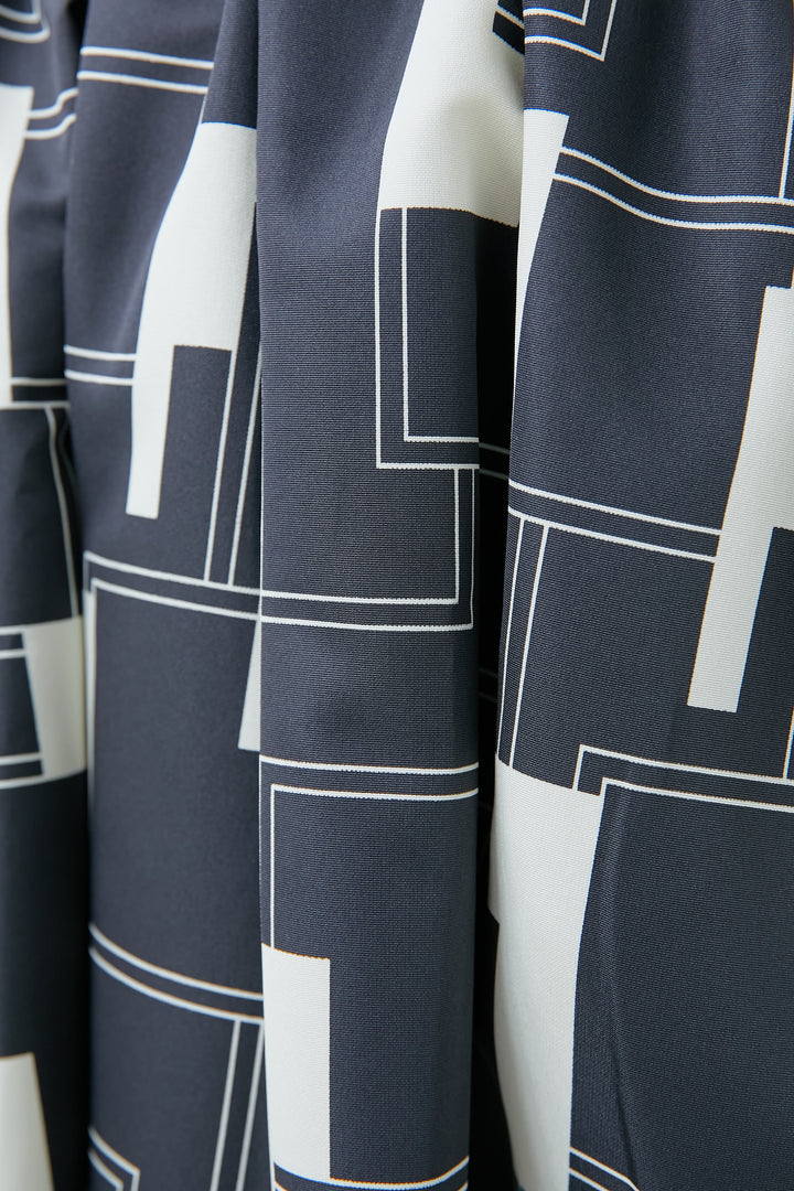 Monotone geometric pattern pleated skirt