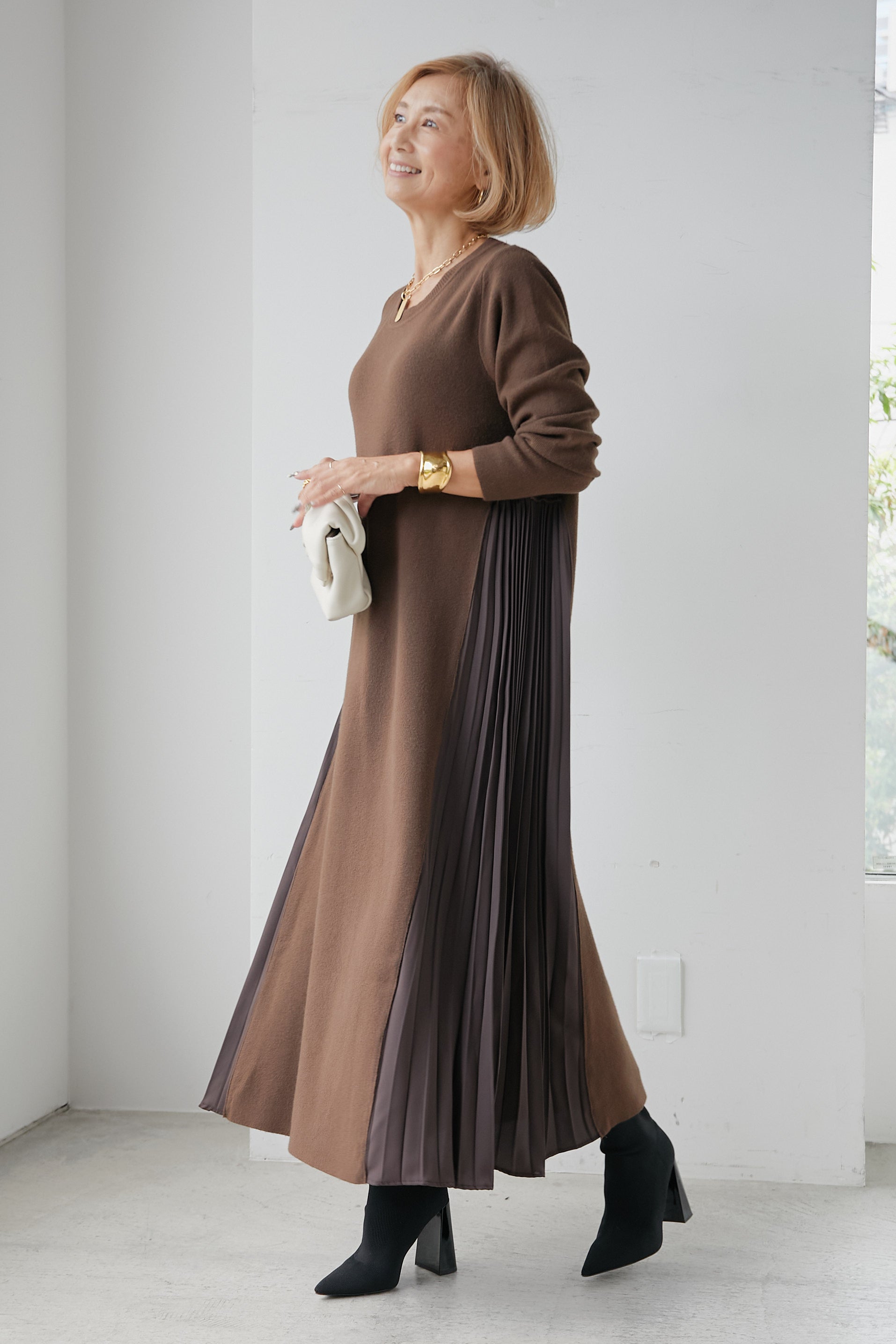 【新品、タグ付き】PLUS OTO.HA サイドプリーツニットワンピース 新品タグ付き】PLUS OTO.HA サイドプリーツニットワンピース