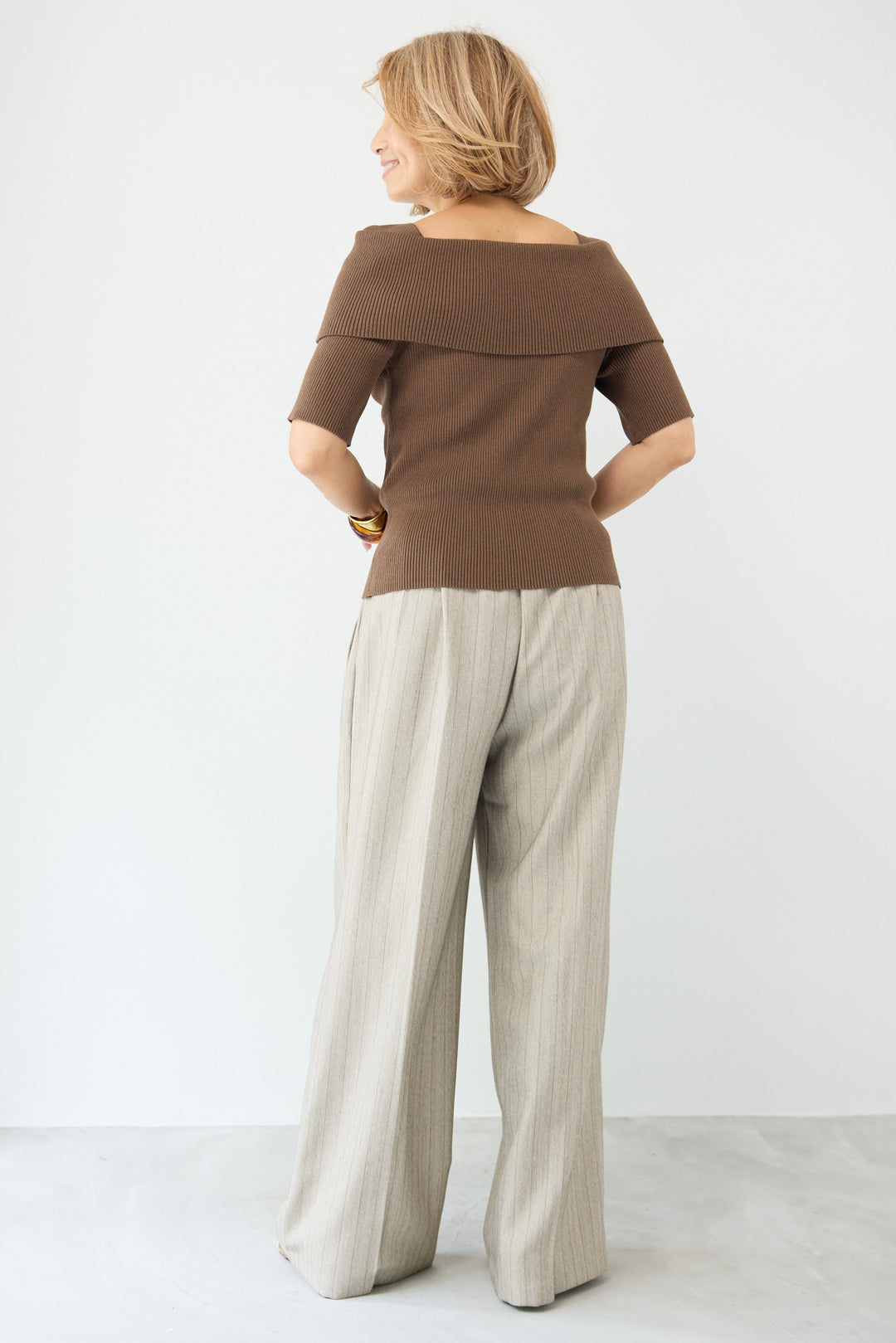 オフショルリブニット