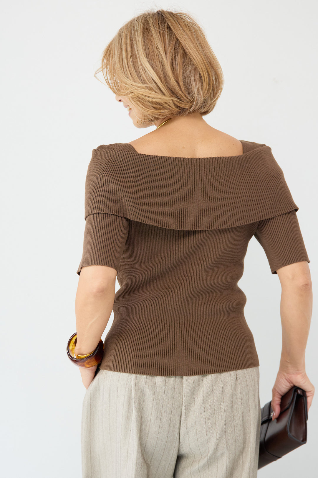 オフショルリブニット