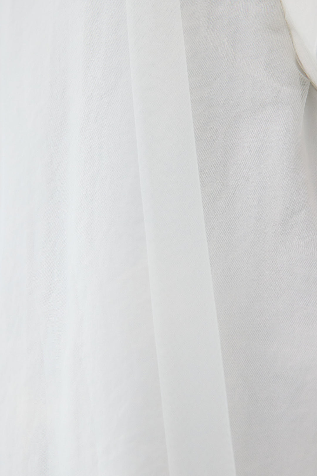 チュールレイヤードブラウス